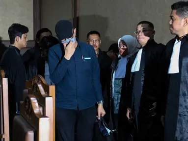 Terdakwa kasus suap vonis bebas Gregorius Ronald Tannur, Heru Hanindyo usai mengikuti sidang pembacaan putusan di Pengadilan Tindak Pidana Korupsi (Tipikor), Jakarta, Kamis (8/5/2025). (Liputan6.com/Herman Zakharia)