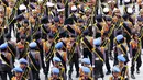 Aksi Polisi cilik saat meramaikan peringatan HUT Bhayangkara ke-72 di Istora, Senayan, Jakarta, Rabu (11/7). Presiden Jokowi bertindak selaku inspektur upacara. (Liputan6.com/Johan Tallo)