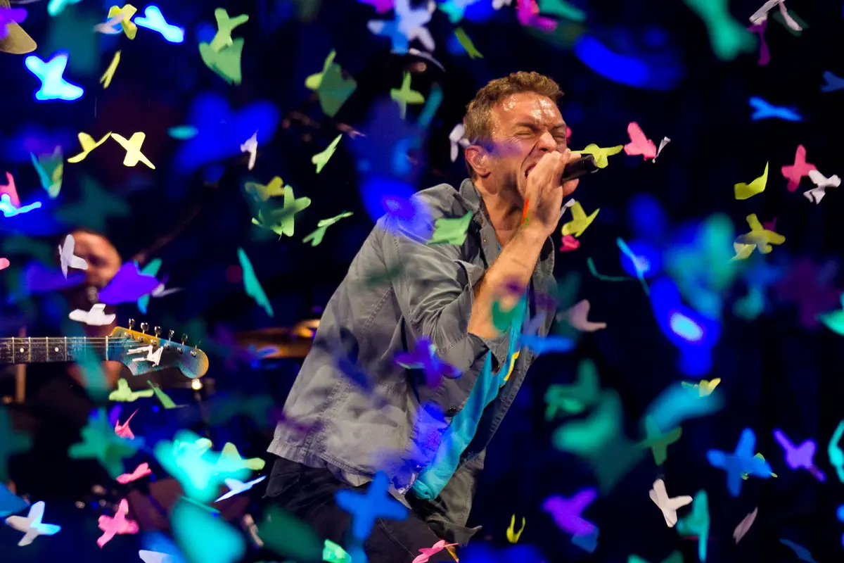 Aksi Panggung Chris Martin di Berbagai Pertunjukan Coldplay