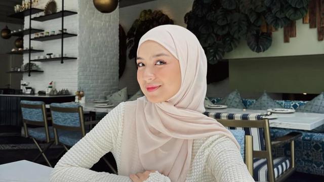 7 Inspirasi Hijab Nashwa Zahira, Stylish dengan Menggunakan Pashmina hingga Hijab Square. (credit:instagram.com/nashwaaaz)