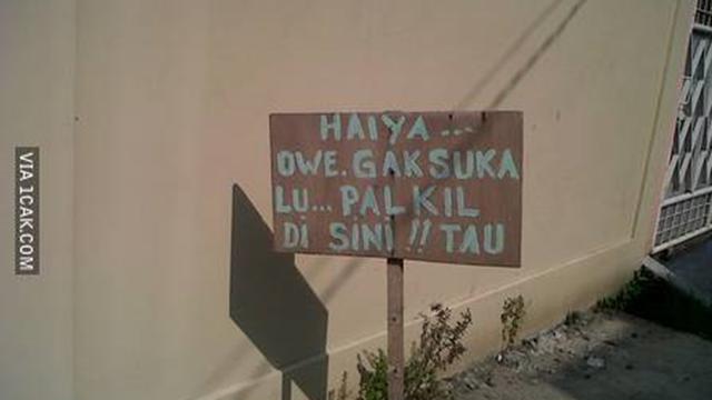 6 Tulisan Dilarang Parkir Ini Nyelenehnya Bikin Tepuk Jidat