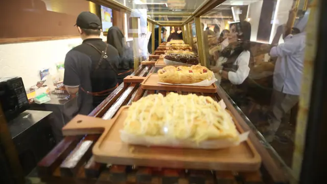 Roti Keset Condet Buka Outlet Ketujuh di Kemang, Ajak Fadil Jaidi Seru-seruan Jadi Kasir