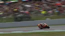 Pebalap Honda, Marc Marquez, saat balapan MotoGP 2018 di Sirkuit Catalunya, Spanyol, Minggu (17/6/2018). Lorenzo menjadi yang tercepat dengan catatan waktu 40 menit 13,566 detik. (AP/Eric Alonso)