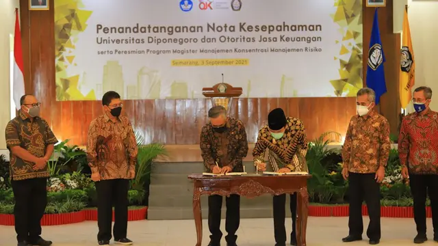Penandatanganan kerjasama OJK dengan Universitas Diponegoro. (Foto: OJK)