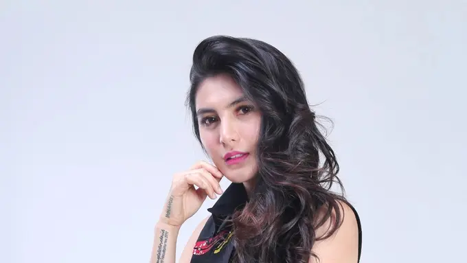 [Bintang] Angela Lee