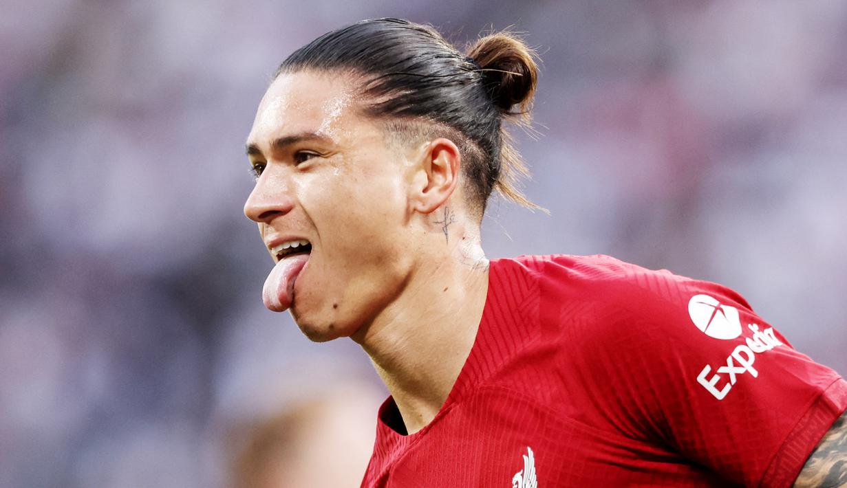 Darwin Nunez membayar tunai kritikan netizen setelah tampil jelek dalam dua laga awal pramusim Liverpool. (AFP/Ronny Hartmann)