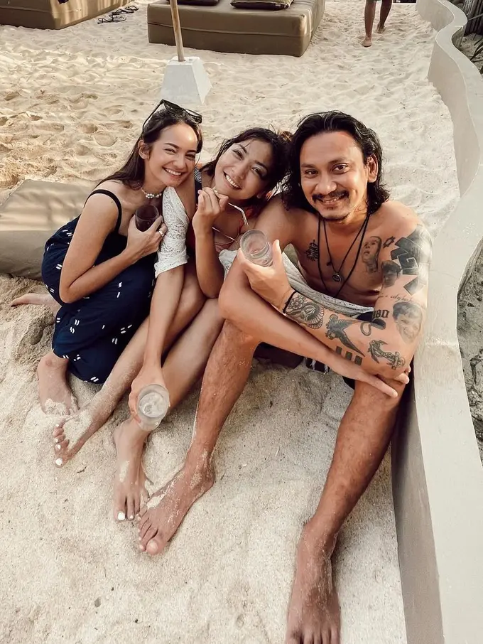 Enzy Storia bersama Vincent dan Hesti (Instagram/enzystoria)