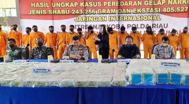 Barang bukti narkotika jenis sabu hasil tangkapan Polda Riau dari jaringan internasional.
