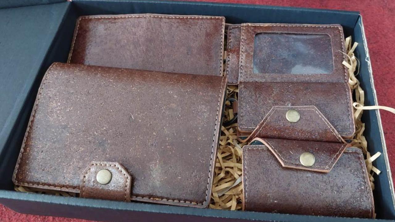 Produk kerajinan dari bahan gedebok pisang karya mahasiswa STMIK Komputama, Cilacap, Jawa Tengah. (Foto: Liputan6.com/Muhamad Ridlo)