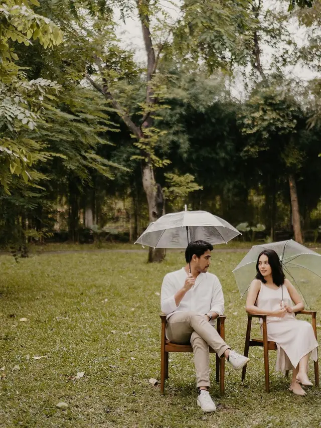 6 Potret Mesra Anggika Bolsterli dan Kekasih, Disebut Prewedding Oleh Netizen