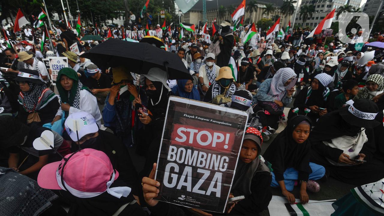 Pengunjuk Rasa Pro-Palestina Padati Kawasan Patung Kuda Jakarta