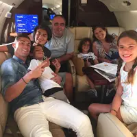 Cristiano Ronaldo di dalam pesawat jet pribadi bersama keluarganya | foto : instagram