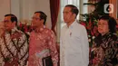 Presiden Joko Widodo (kedua kanan), Menko Polhukam Mahfud Md (kedua kiri), Menteri LHK Siti Nurbaya Bakar (kanan), dan Sekretaris Kabinet Pramono Anung saat Rapat Koordinasi Nasional Kebakaran Hutan dan Lahan 2020 di Istana Negara, Jakarta, Kamis (6/2/2020). (Liputan6.com/Faizal Fanani)