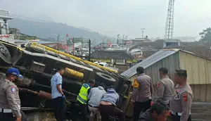 Enam Kendaraan Tabrakan Beruntun di Tanjakan Ciwidey