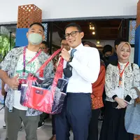 Sebuah pesan berkelanjutan melalui sustainable booth di Future SMEs Village KTT G20 Bali.