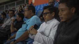 Pemain Timnas Indonesia, Evan Dimas, menonton laga Liga Premier Malaysia antara Felcra FC melawan PDRM di Stadion Shah Alam, Selangor, Jumat (2/2/2018). Kedua klub bermain imbang 1-1. (Bola.com/Vitalis Yogi Trisna)