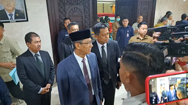 Pj Gubernur DKI Jakarta Heru Budi Hartono saat ditemui wartawan di Gedung DPRD DKI Jakarta, Jakarta Pusat, Selasa (7/11/2023).