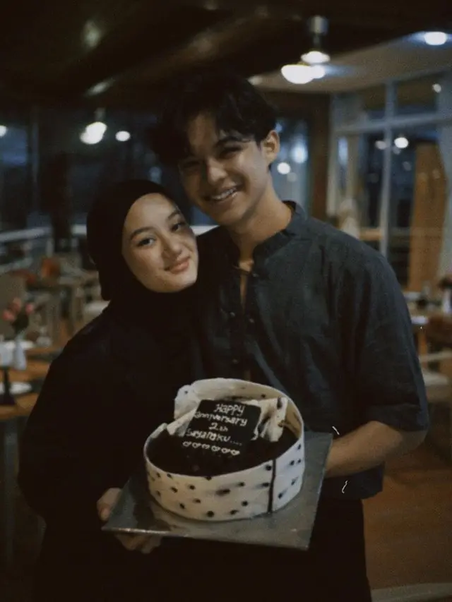 5 Momen Dinda Hauw dan Rey Mbayang Rayakan Anniversary Pernikahan, Romantis