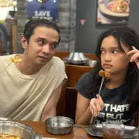 Oncy Ungu disebut-sebut sebagai musisi yang awet muda. [Instagram.com/endith_bubi_]