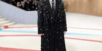 Cai Xu Kun di Met Gala 2023, credit: @prada