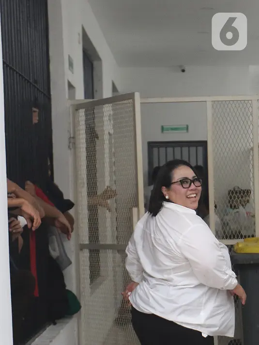 Terdakwa kasus dugaan penyalahgunaan narkotika Tri Retno Prayudati atau Nunung bersiap menjalani sidang di PN Jakarta Selatan, Rabu (27/11/2019). Nunung dan July akan menjalani sidang putusan. (Liputan6.com/Herman Zakharia)