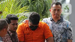 Pelaku penganiayaan berat David Ozora, Shane Lukas tiba di Kejaksaan Negeri Jakarta Selatan, Jumat (26/5/2023). (Liputan6.com/Faizal Fanani)