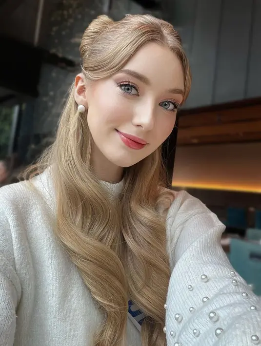 <p>Jasmin juga masuk 16 besar Miss Universe Germany 2022. Menyusul penunjukannya sebagai Miss Supranational Germany 2022, Jasmin memilih mundur dan fokus berkompetisi di Polandia. Foto: Instagram.</p>