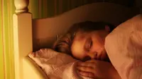 Waduh, ternyata tidur dengan lampu menyala bisa tingkatkan risiko terkena kanker.