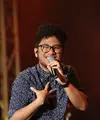 Penyanyi solo Kunto Aji unjuk kebolehannya dalam konser bertajuk Musik Keren di Rolling Stone Cafe beberapa hari lalu. (Andy Masela/Bintang.com)