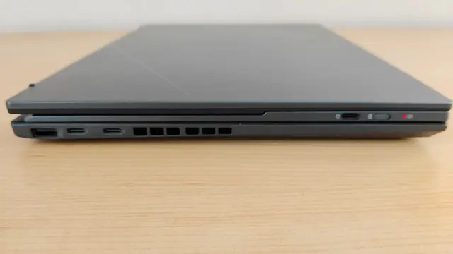 Desain Asus Zenbook Duo 14 OLED UX8406MA