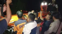 Evakuasi korban serangan buaya di Kabupaten Pelalawan. (Liputan6.com/M Syukur)