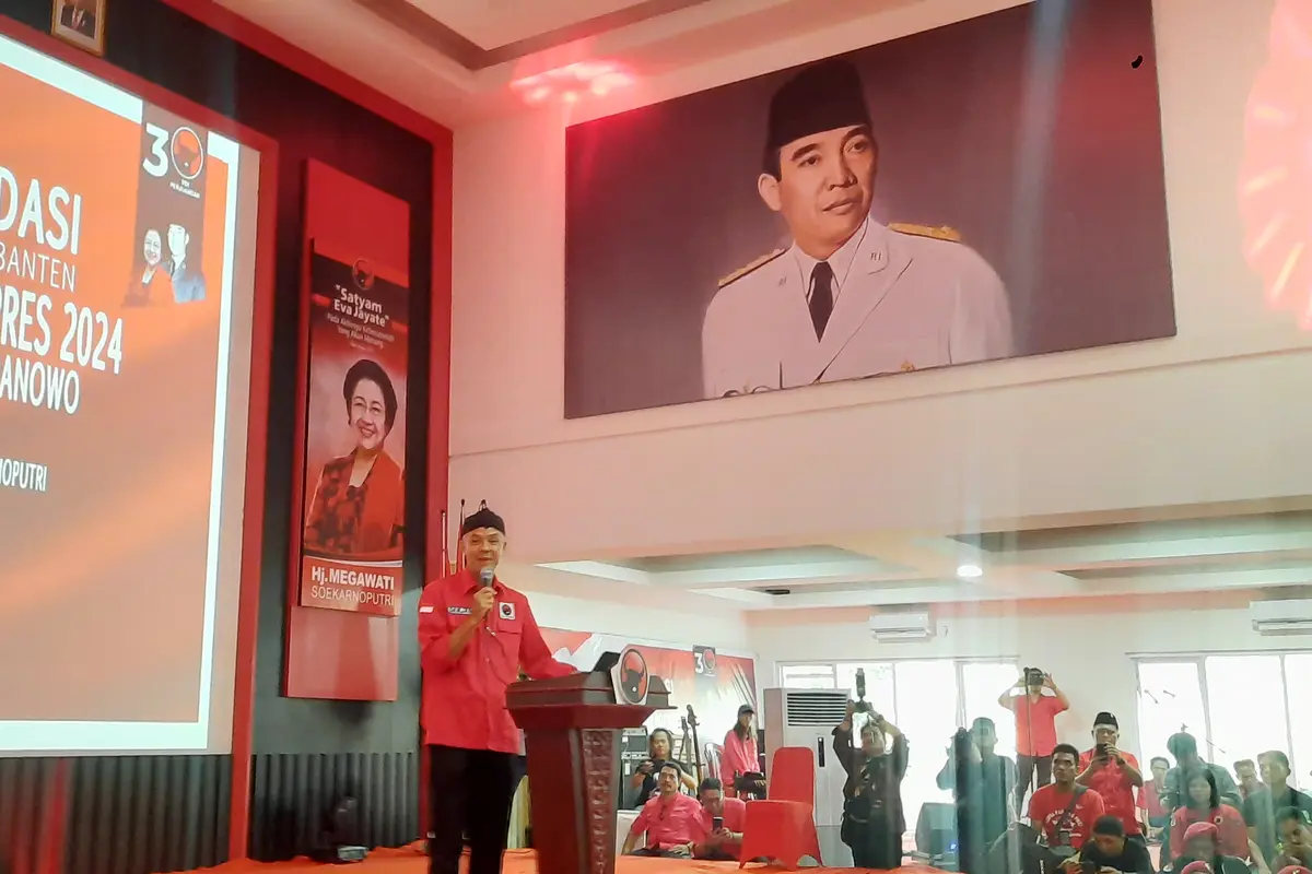 Bakal calon presiden dari PDI Perjuangan Ganjar Pranowo hadiri konsolidasi pemenangan pilpres 2024 di kantor DPD PDIP Banteng, Serang, Sabtu (27/5/2023). (Lizsa Egaham/Liputan6.com)
