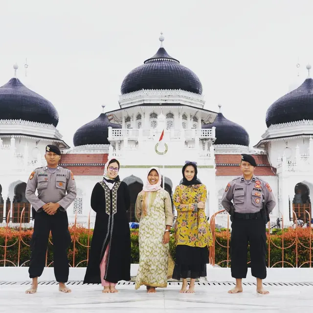 7 Potret Ayu Kartika Dewi, Stafsus Jokowi yang Gelar Pernikahan Beda Agama