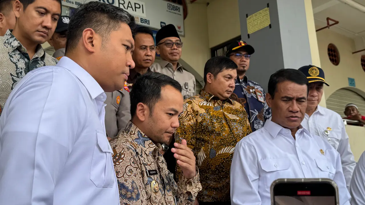 Mentan Amran Sulaiman Sidak Harga Beras di Pasar Legi Solo