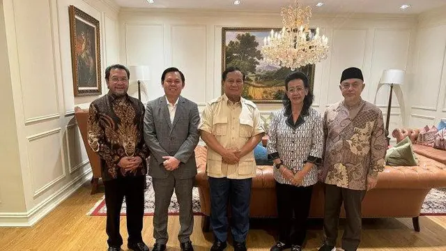 Sultan Bachtiar Najamudin mengunjungi Presiden terpilih Prabowo Subianto di rumah dinas Prabowo, Widya Chandra, Jakarta Selatan.