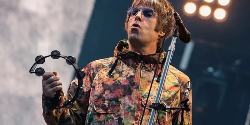 Gaya Liam Gallagher saat Di Atas Panggung, Curi Perhatian