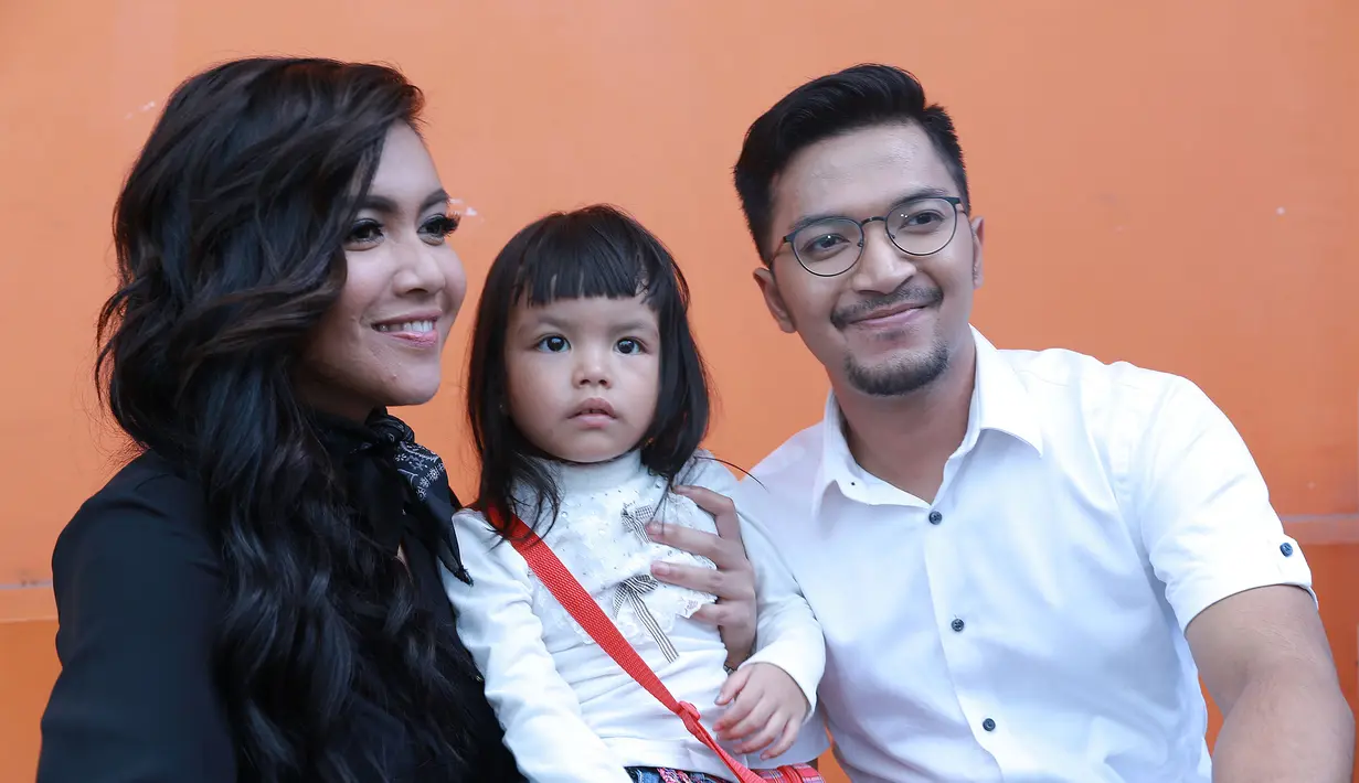 Meski keduanya belum mengatakan telah menjalin hubungan asmara, tapi dari beberapa foto yang diunggah ke media sosial, pasangan ini seperti memiliki hubungan spesial. (Galih W. Satria/Bintang.com)