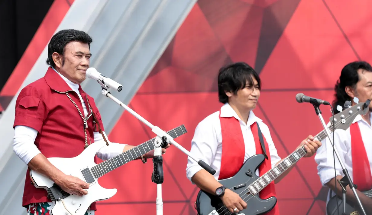 Semarak HUT ke-72 Republik Indonesia menjadi momen yang sangat berharga bagi setiap orang. Dengan cara yang berbeda, mereka turut merayakannya, salah satunya dengan ikut meramaikan Konser Kemerdekaan Indosiar. (Deki Prayoga/Bintang.com)