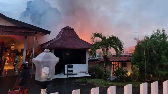 Rumah Kapolda Papua Irjen Mathius Fakhiri kebakaran (Dok Istimewa)