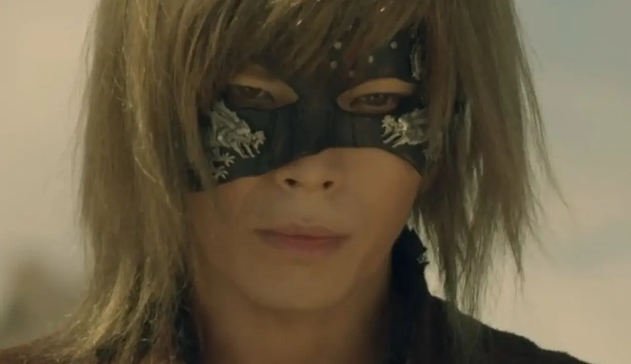 Saat bermain di The Night Watchman, gaya rambut Kim Sung Oh sangat buruk. Gaya rambutnya yang berantakan, membuat ketampanannya seakan berkurang. (Foto: soompi.com)