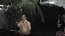Kedatangan Ketua Dewan Pertimbangan Partai Golkar Akbar Tandjung untuk melaporkan sejumlah perkembangan yang terjadi di tubuh partai beringin tersebut Jakarta, Senin (15/12/2014). (Liputan6.com/Herman Zakharia)