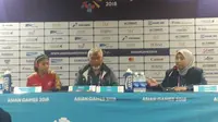 Pelatih timnas putri Indonesia, Satia Bagja senang timnya bisa menang di laga perdana Asian Games 2018. (Liputan6.com/ Luthfie Febrianto)