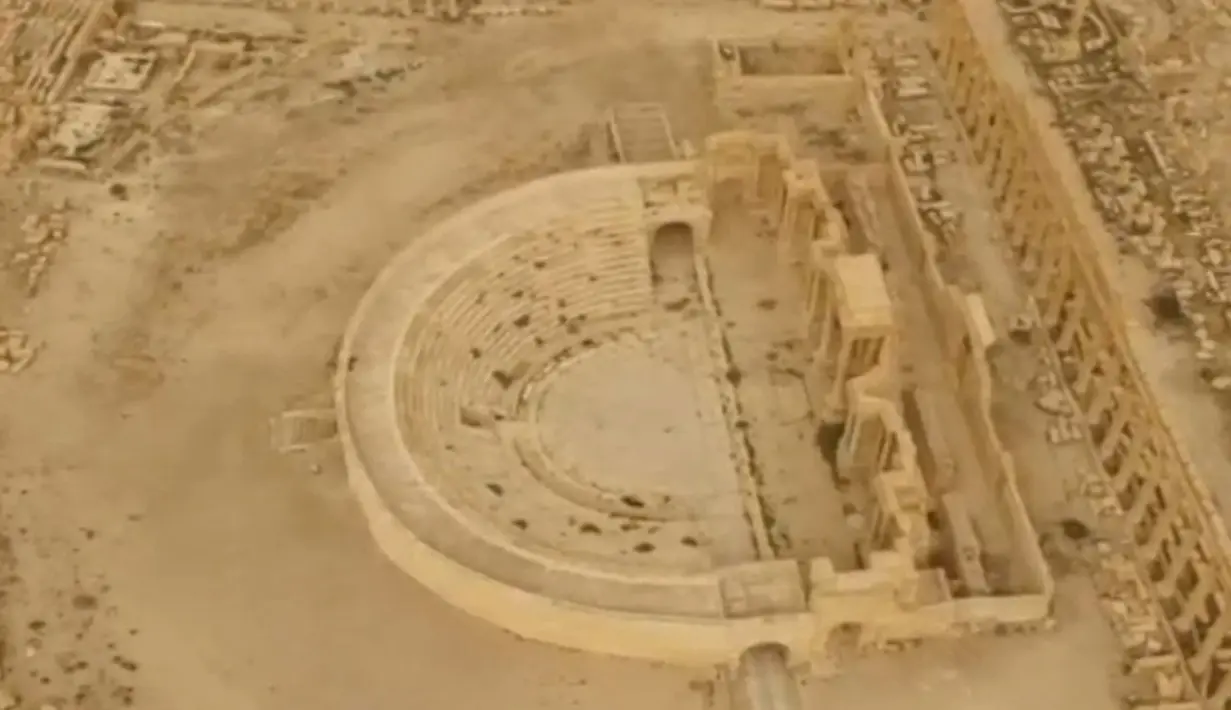 Pantauan udara dari kota bersejarah Palmyra di Homs Governorate, Suriah, 28 Maret 2016. Kota yang berada dibawah Kekaisaran Romawi, Palmyra merupakan salah satu kota metropolis pedagangan terbesar didaerah tersebut. (REUTERS / Rossiya 24)