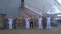 Perwakilan Australian Defence Force dan Tentara Nasional Indonesia dalam kunjungan IPE 22 di Tanjung Priok, Kamis (24/11/2022). (Safinatun Nikmah/Liputan6.com)