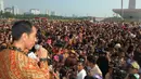 Jokowi yang hadir sebagai Ketua Dewan Majelis   Pembina Pramuka DKI itu diprotes para siswa   terkait kebijakan Diknas DKI Jakarta yang   akan menerapkan hari Sabtu masuk sekolah,   Kamis (14/8/14).(Liputan6.com/Herman   Zakharia) 