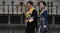 Raja Thailand Maha Vajiralongkorn (kiri) dan Ratu Thailand Suthida tiba di Westminster Abbey di London tengah pada 6 Mei 2023, menjelang penobatan Raja Inggris Charles III dan Camilla, Permaisuri Inggris.