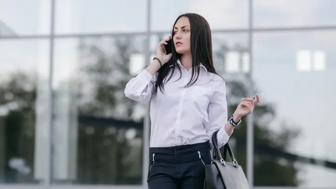 wanita juli gaya bicara tanpa empati