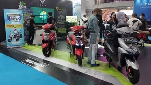 Booth Volta di pameran kendaraan listrik PEVS 2023. (Oto.com)