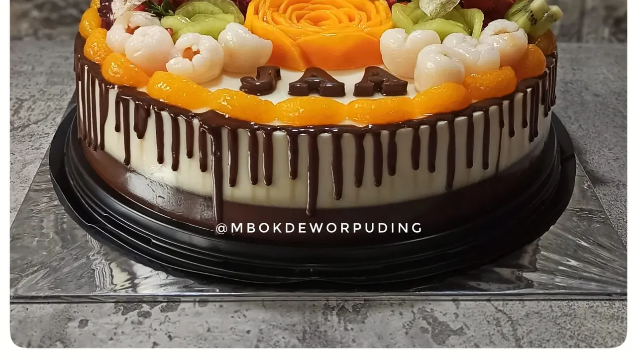 Menu Manis Naik Kelas Berkat Kreasi Unik Mbok Dewor Puding, Ini Buktinya!