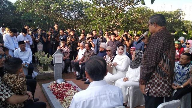 Pemakaman Ani Yudhoyono (Foto: Facebook/@Renanda Bachtar)